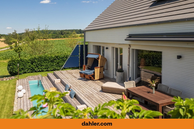 Bild: Terrasse mit Pool