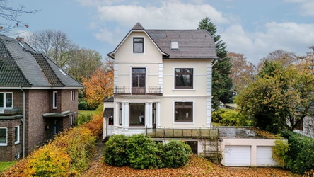 Repräsentative Außenansicht der Stadtvilla