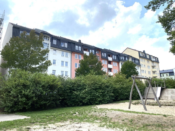 Bild: Blick auf Burgstraße vom Spielplatz