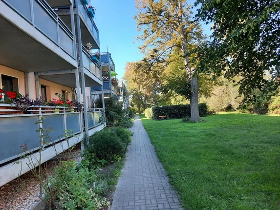 Bild: K1024_Blick auf Außenanlage...