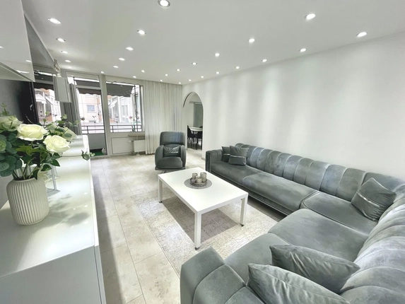 Bild: Wohnzimmer Balkonseite