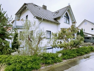 12) Frontansicht Haus