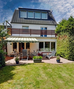 Hausansicht Garten.jpg