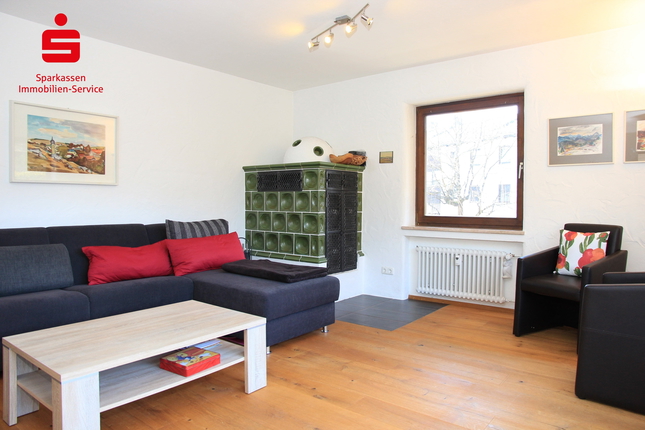 Bild: Kachelofen im Wohnzimmer