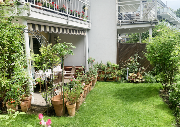 Bild: Terrassen- und Gartenansicht