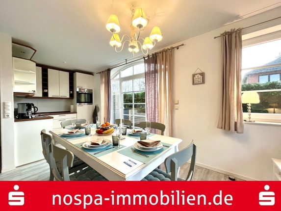 Bild: Essbereich mit Küche