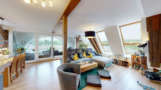 Bild: Wohnzimmer mit offener Küche