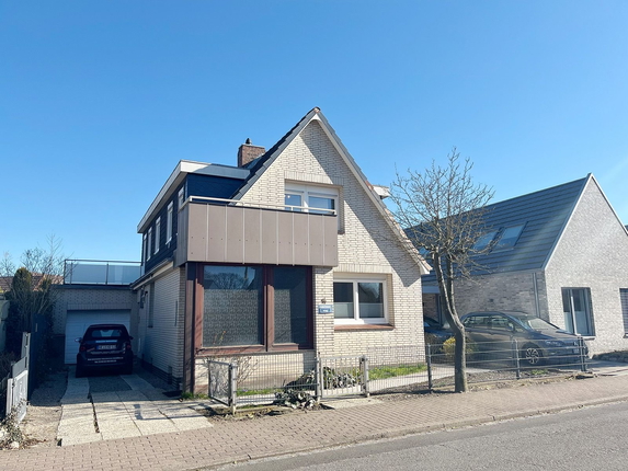 Bild: Straßenansicht des Hauses