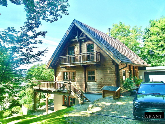 Bild: Haus Front Einfahrt