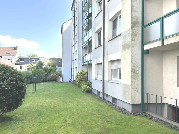 Bild: Rückansicht mit Garten