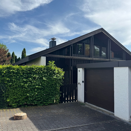 Bild: Außenansicht mit Garage