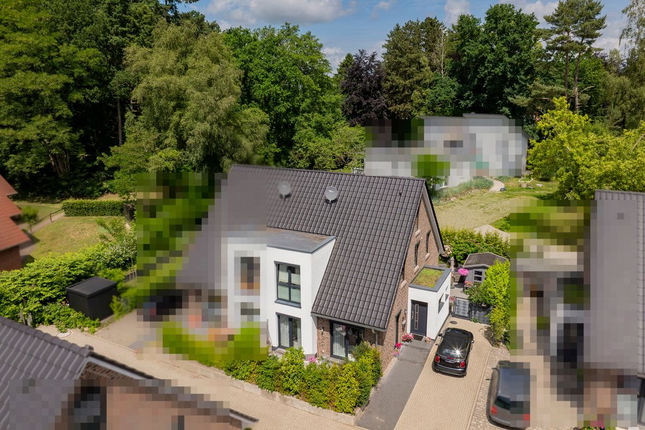Bild: Uhlenflucht Hausansicht Drohne P