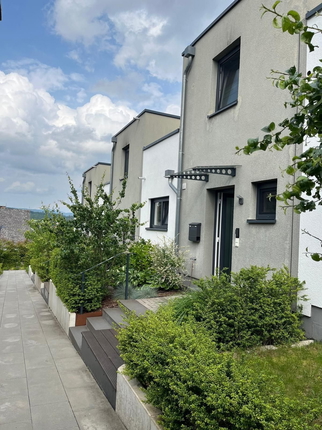 Bild: Modernes Reihenhaus