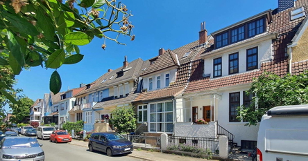 Ansprechende Häuserzeile im Bremer Weidedamm Viertel