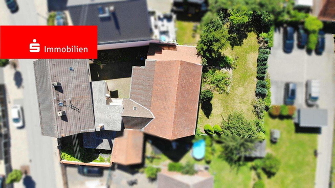 Bild: Hofreite mit herrlichem Garten