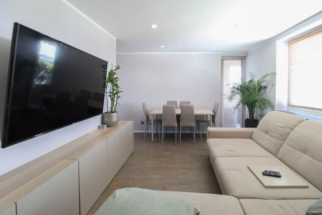Bild: 1. Wohnzimmer