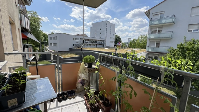 Bild: sonniger Balkon