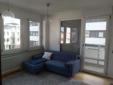 Wohnzimmer mit Ausg.z.Balkon