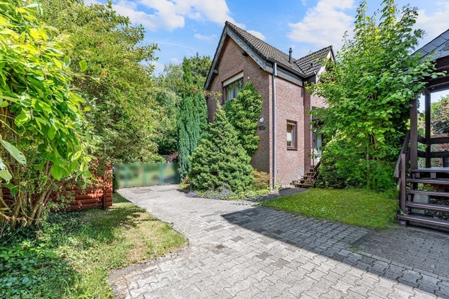 Bild: Frontansicht des Hauses