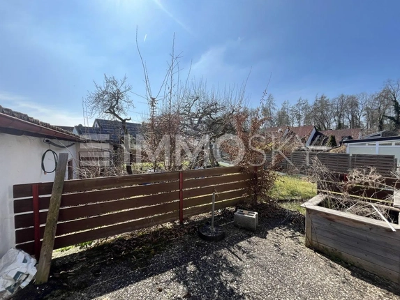 Bild: Große Terrasse mit Eingang zu