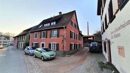 Straßenansicht/Hofzufahrt
