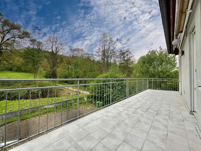 Großzüger Balkon Richtung Natur