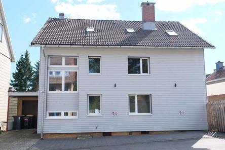 Blick zum Haus von der Straße