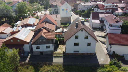 Haupthaus rechts + Nebenhaus links