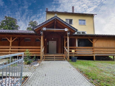 Mehrfamilienhaus mit Gewerbe