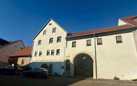 Außenansicht Wohnhaus + Scheune