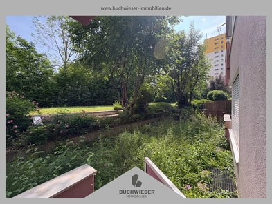 Terrasse mit Blick ins Grü.jpg