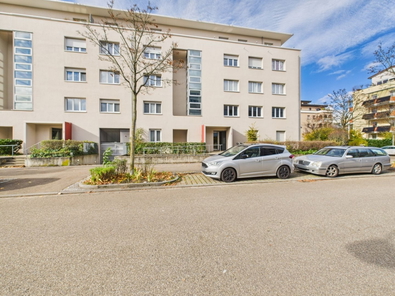 Modernes Mehrfamilienhaus im Rieselfeld