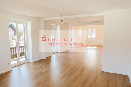 Blick von Wohnzimmer zum Essbereich