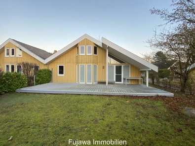 Haus mit riesiger Sonnenterrasse und Garten