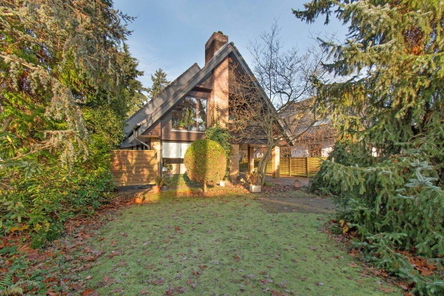 Gepflegtes Einfamilienhaus mit großem Garten und Baumbestand