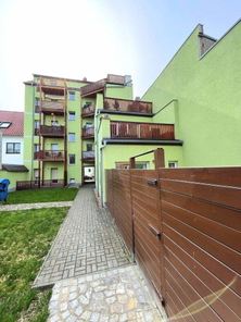 Blick auf Wohnhaus vom Garten