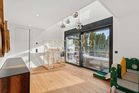 Blick von der Galerie in UG_CENTURY 21 Sobko Immobilien-A_003_WEB