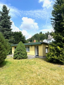 Garten mit Flachbau.jpg