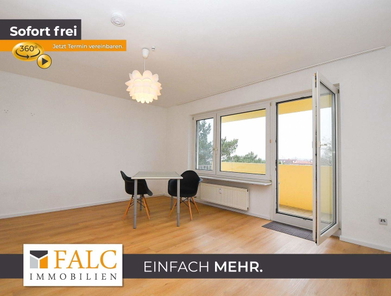 Blick Wohnzimmer zum Balkon rechts