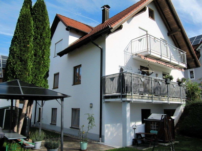 Gartenseite zur Souterrain-Whg..JPG