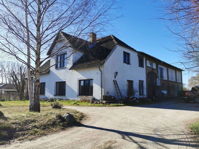 Das Haus von der Auffahrt gesehen