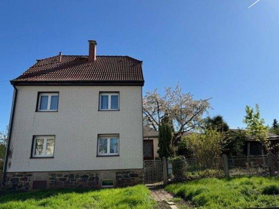 Wohnhaus Vorderansicht, Zufahrt+ Eingang