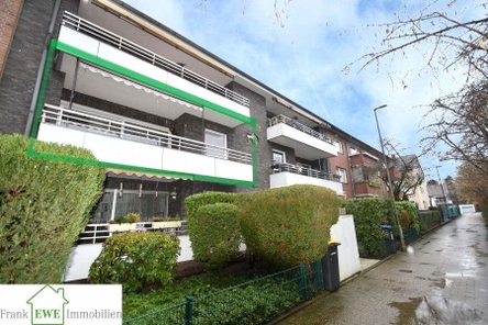 Hausansicht Vorderseite, 4-Zimmer-Wohnung mit 2 Balkonen, Kauf in Düsseldorf Hassels, Frank Ewe Immobilien