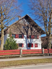 Haus von der Straße aus