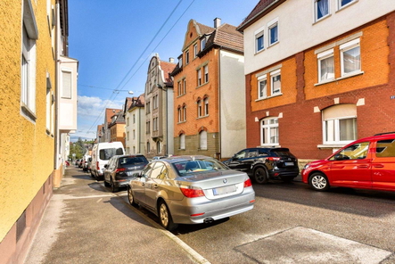 Haus &amp; Straße v. Nord-Westen