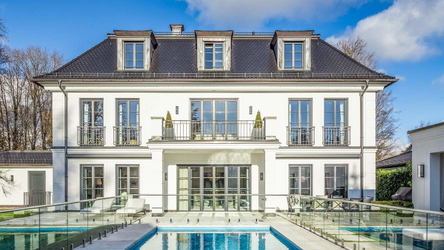 Südansicht mit Pool