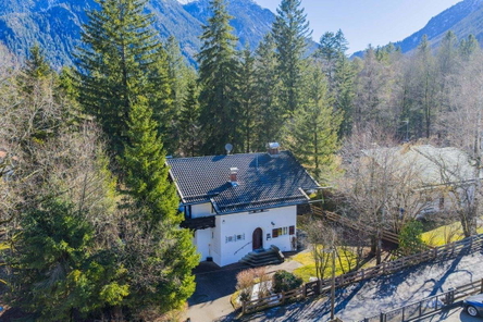 Landhaus mit Bergpanorama
