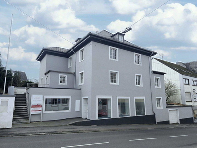Straßenfront