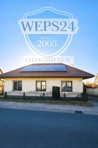 Hausansicht mit Logo.JPEG