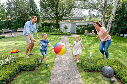 Familienglück im Garten.jpg